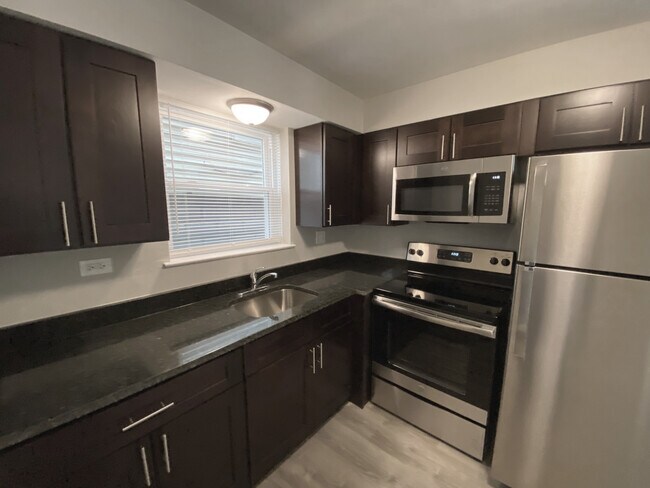Building Photo - 2822 Ridgeland Ave