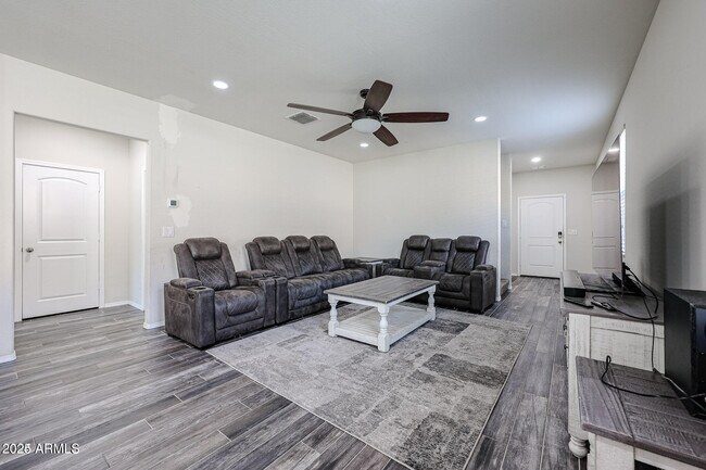 Foto del edificio - 3581 N 299th Dr