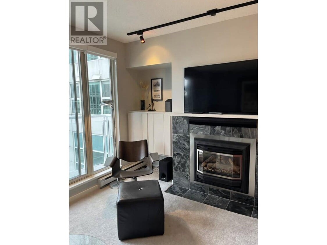 Photo principale - 888-888 Beach Ave