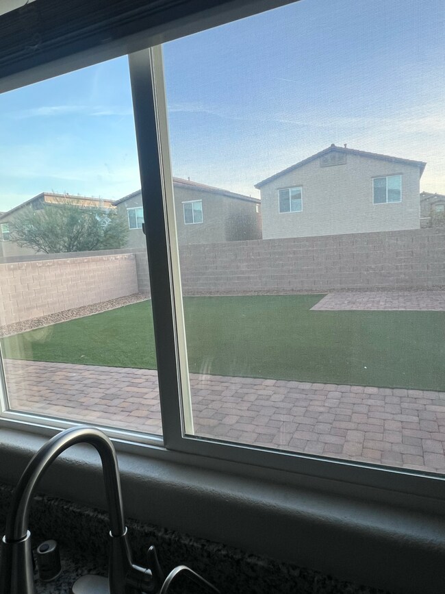 Foto del edificio - 4453 Lantern Point Ave