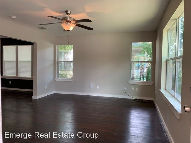Building Photo - 3 br, 1 bath House - 530 E. Southcross Blvd.