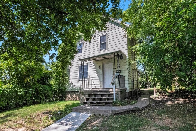 Photo - 811 Larned St Apartment