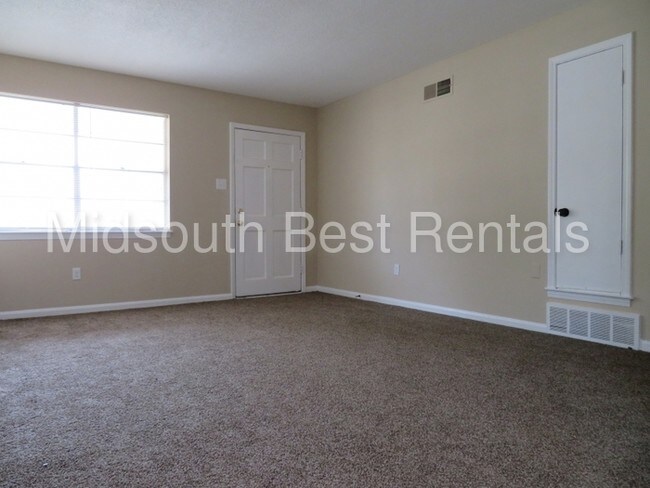Building Photo - 4665 Royal Ridge Dr