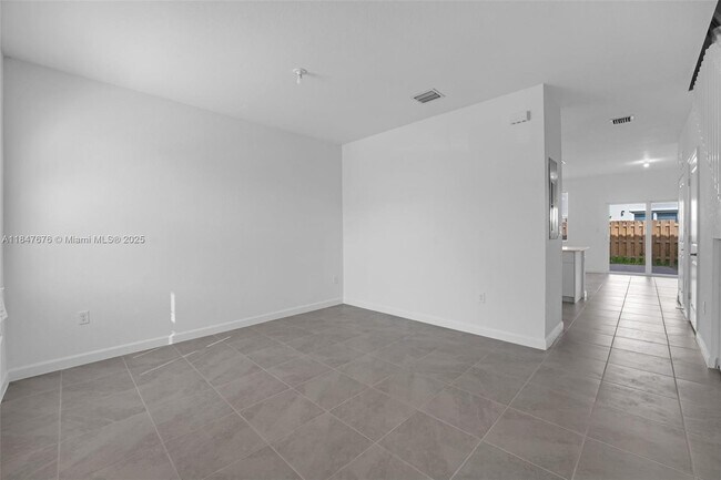 Building Photo - 2858 SE 25th Ave