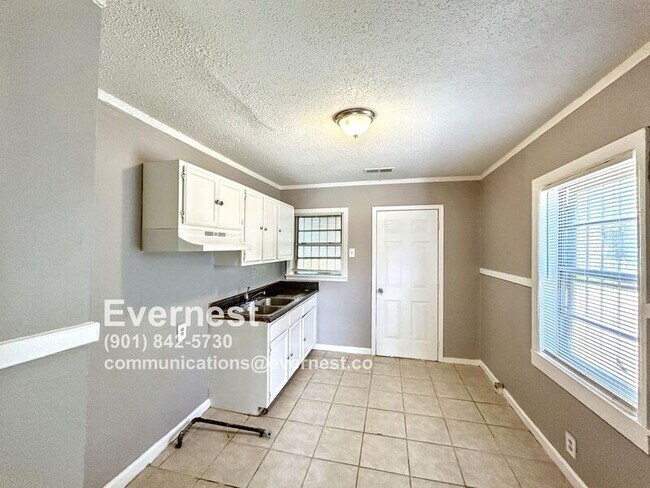 Building Photo - 1507 Wilson St