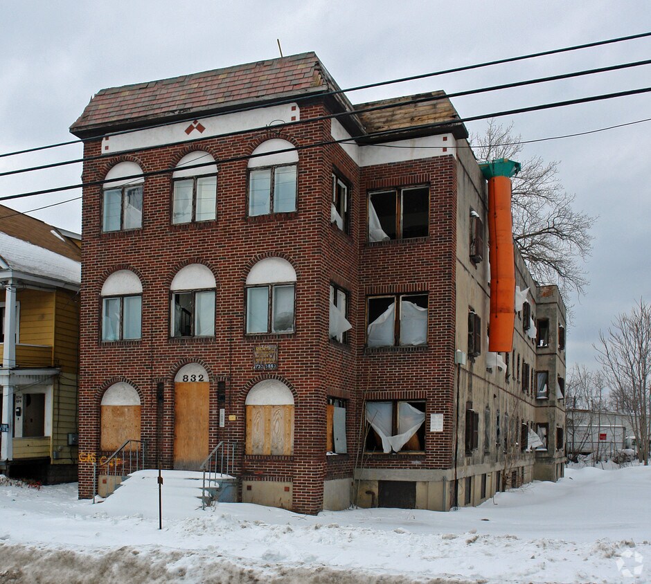 Primary Photo - 832 Park Ave