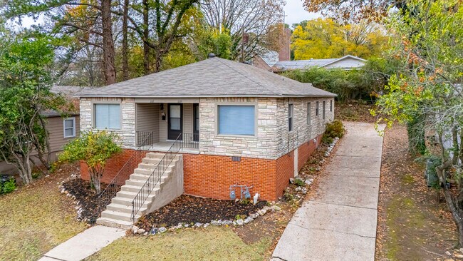 Foto del edificio - 2221 Blackwood Rd