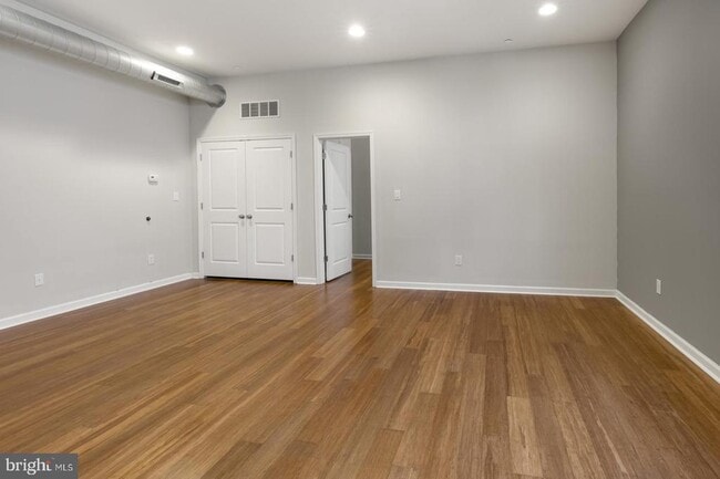 Building Photo - 2418 Frankford Ave