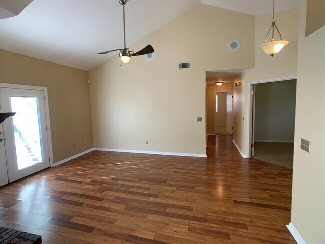 Building Photo - 2107 Warfield Way