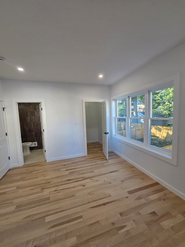 Building Photo - 15 Voorhees St