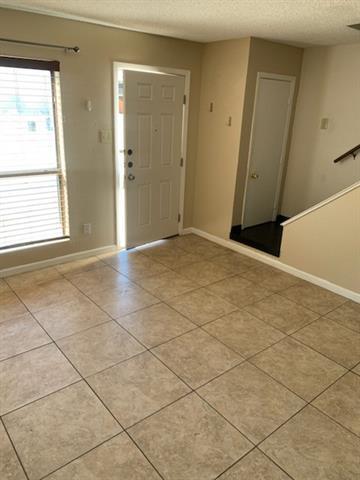 Building Photo - 805 Bluebonnet Dr