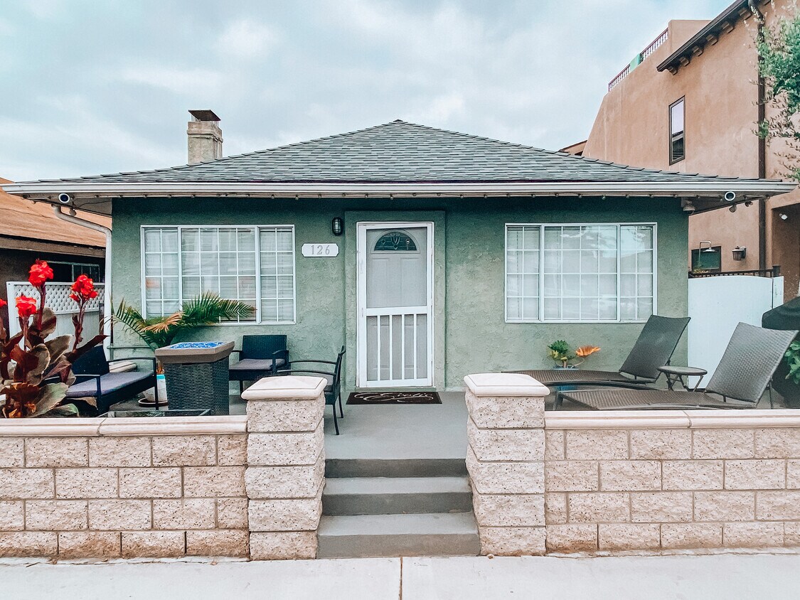 Primary Photo - 126 E Balboa Blvd