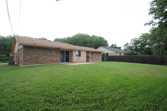 Building Photo - 2810 Lawndale St