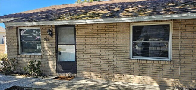 Foto del edificio - 38101 10th Ave