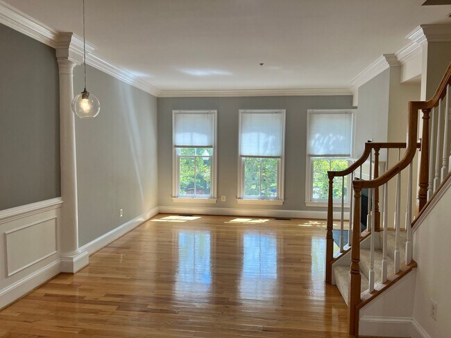 Building Photo - 711 Carpenter Rd