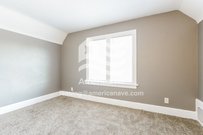 Building Photo - 250 Studebaker St