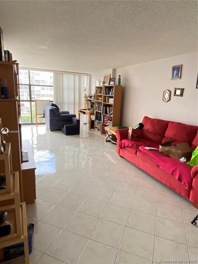 Primary Photo - 600 Parkview Dr