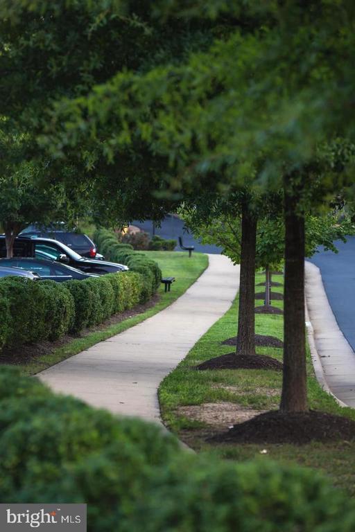 Foto del edificio - 2456 Eastbourne Dr