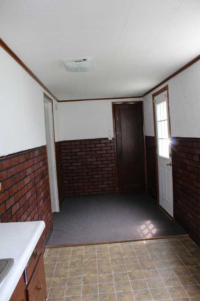 Building Photo - 278 Robert St