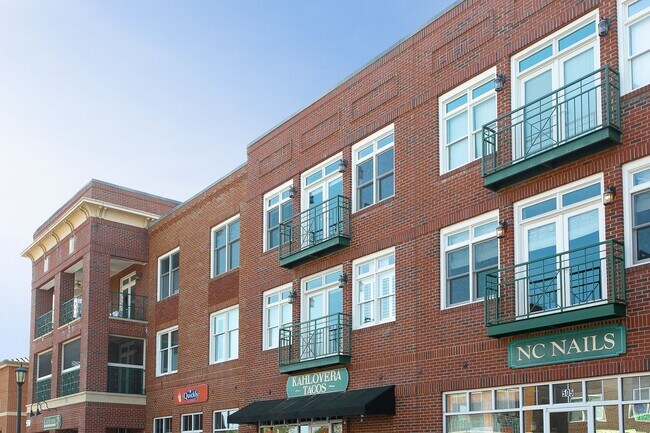 Building Photo - 1 Bedroom w/Den Condo In Meadowmont Villag...