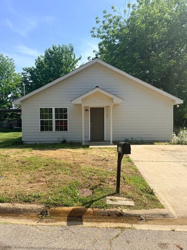 Building Photo - 1201 27th Pl