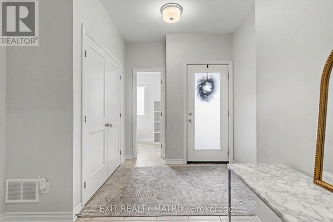 Building Photo - 800 CAP DIAMANT WAY