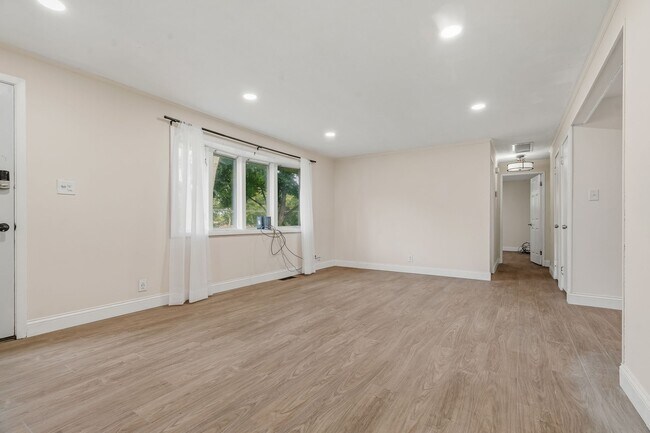 Foto del edificio - 1428 Laurel Dr