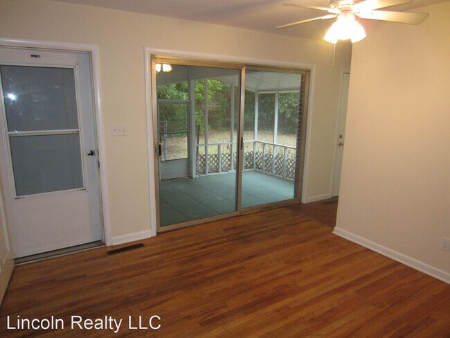 Building Photo - 3 br, 2 bath House - 9 Loganberry Circle*