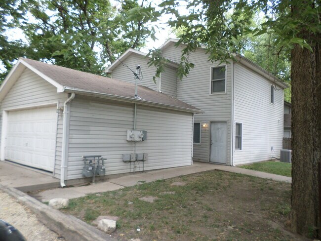 Building Photo - Laramie 712