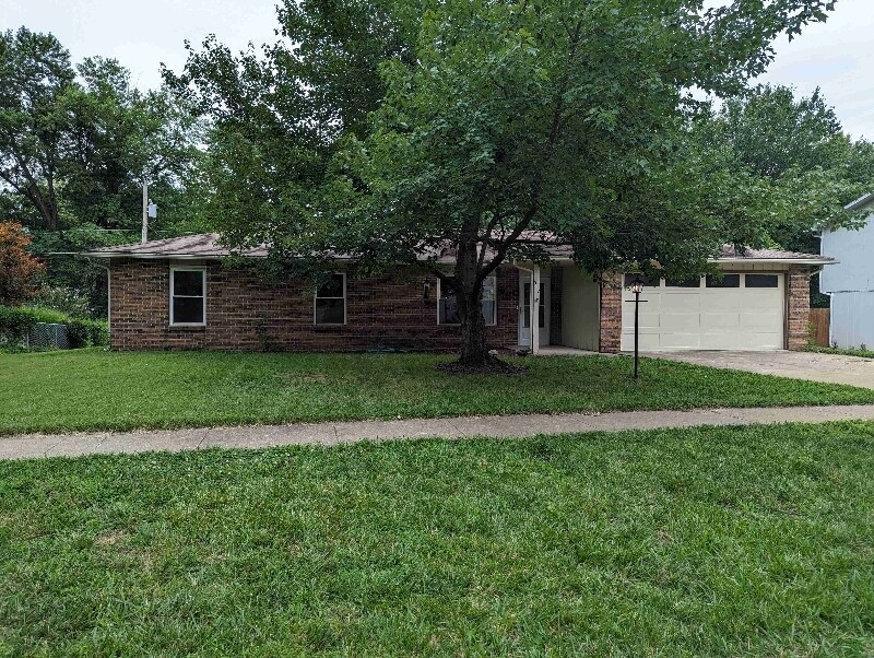 312 N Crestline Dr, Lawrence, KS 66049 House Rental in Lawrence, KS