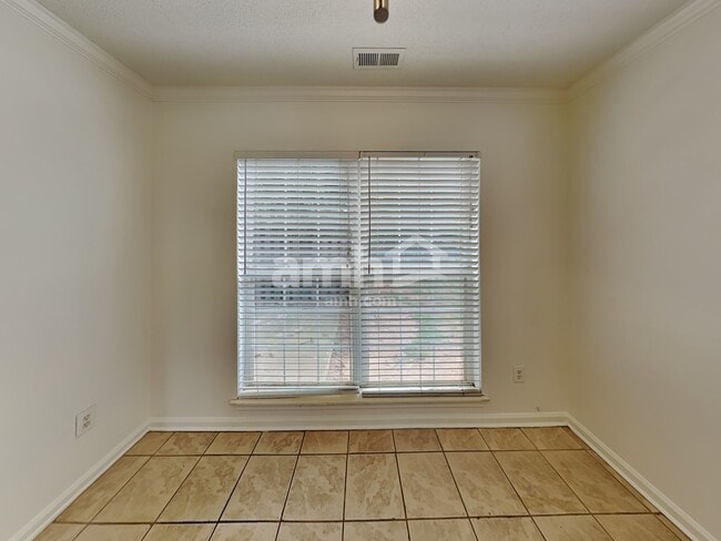 Building Photo - 8401 Redstone View Dr