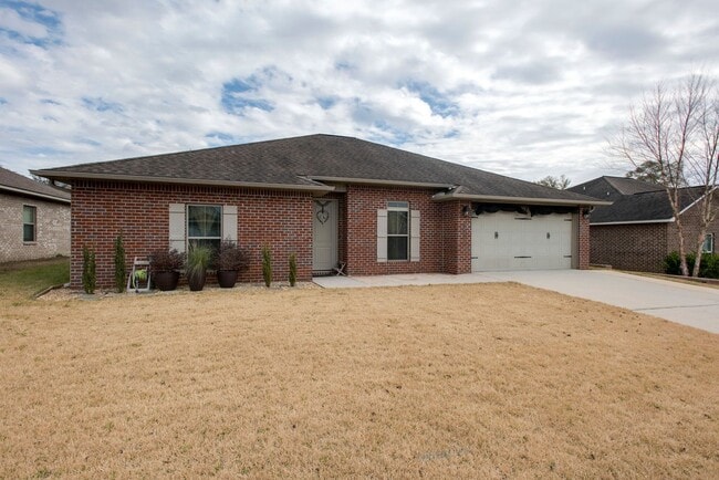 Building Photo - 4 Bedroom in South Crestview!!