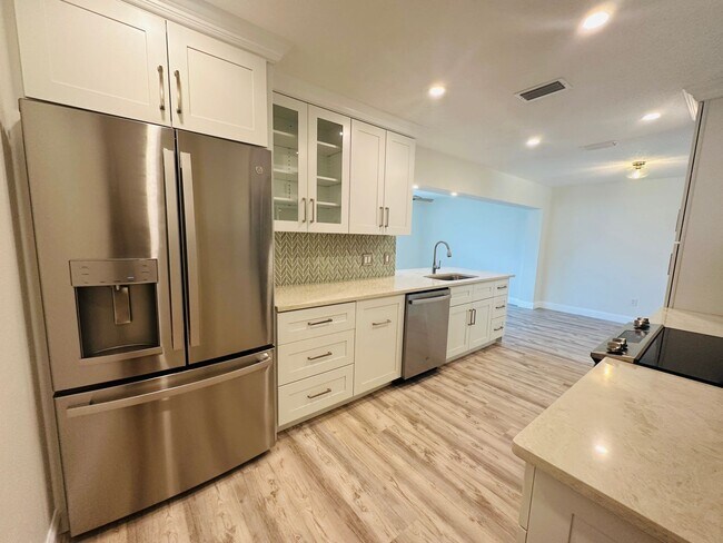 Foto del edificio - 2 Bedroom/2 Bathroom Home, Fenced Yard, Pe...