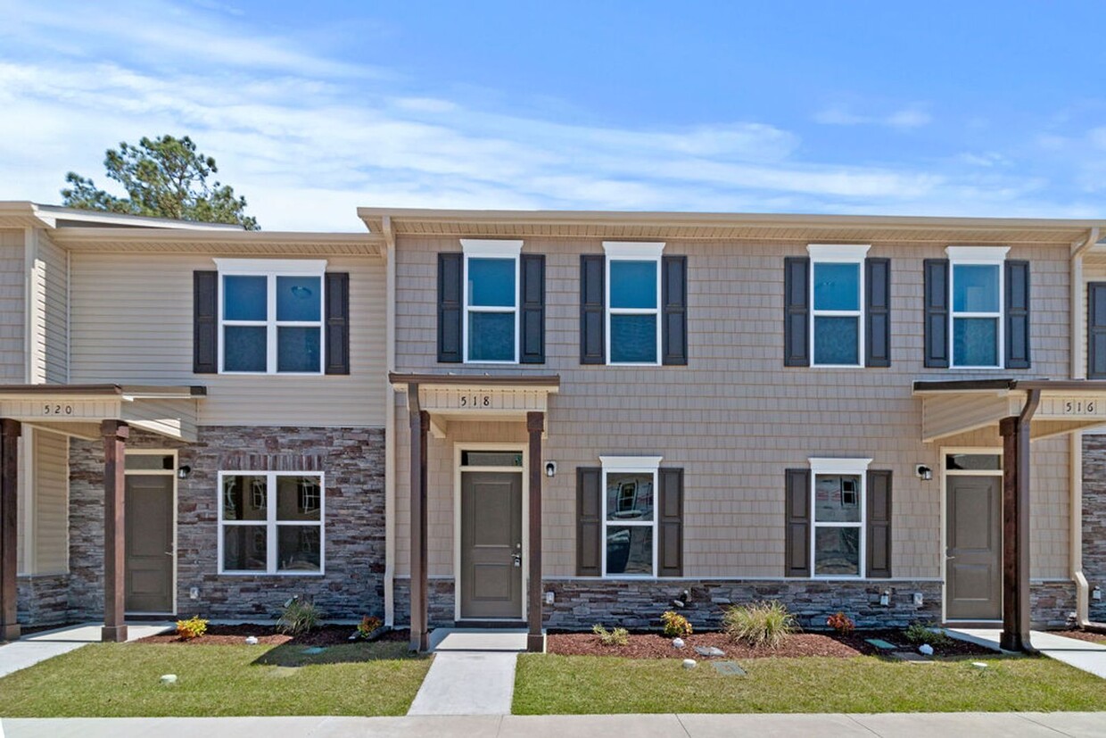 Primary Photo - Beautiful Townhome!