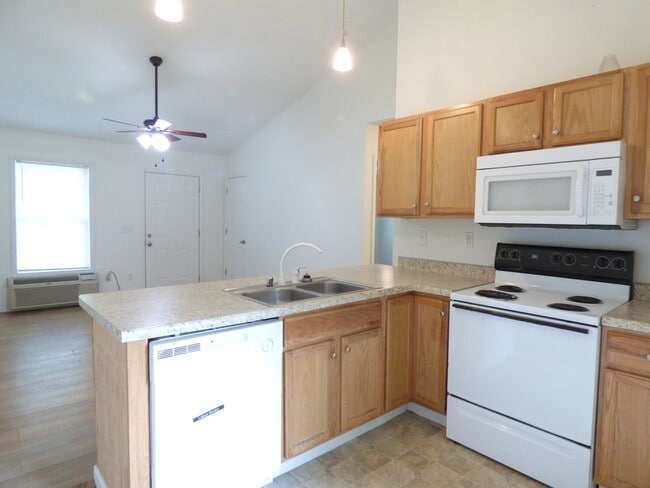 Building Photo - HAD224