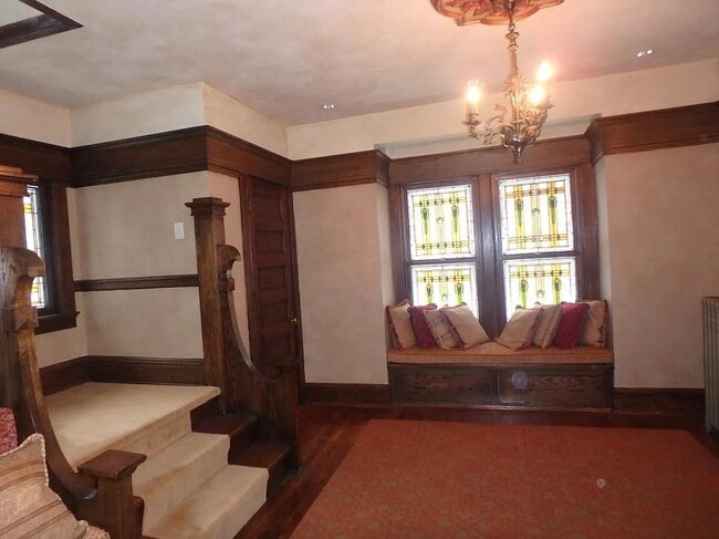 Foto del edificio - 2723-25-25A N Downer