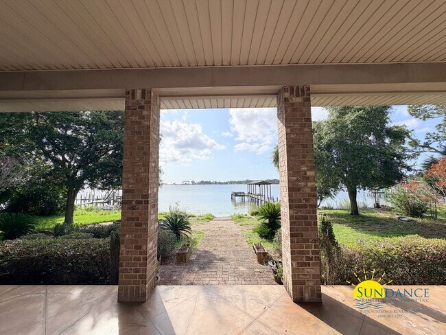 Foto del edificio - 249 Beachview Dr NE