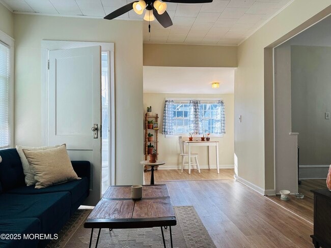 Building Photo - 213 Park Pl Ave