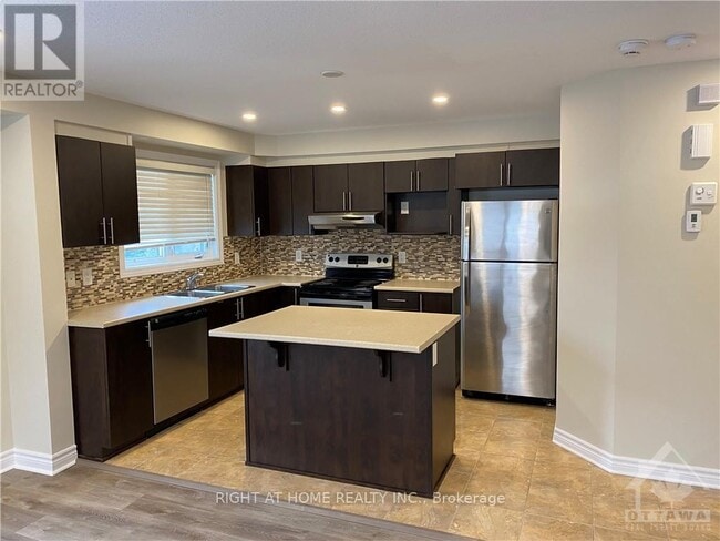 Building Photo - 286 Titanium Private