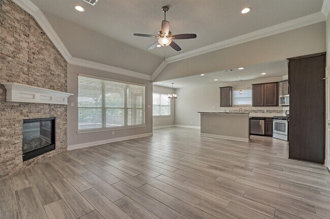 Building Photo - 180 Racetrack Ln