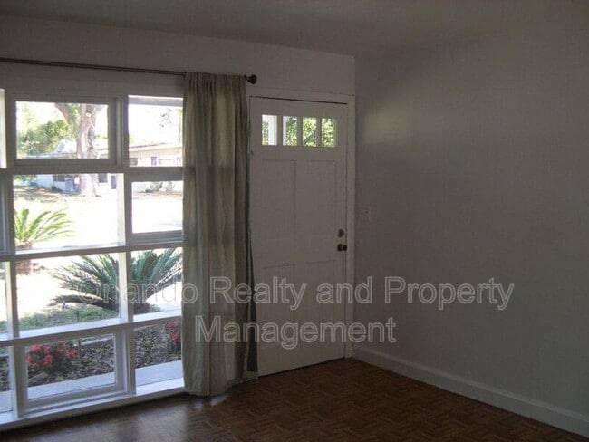 Foto del edificio - 220 Golden Days Dr