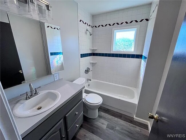 Foto del edificio - 146 Ramsdell Ave