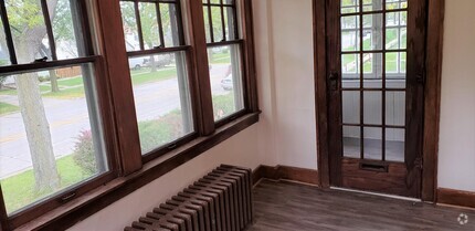 Building Photo - 1827 E Oklahoma Ave