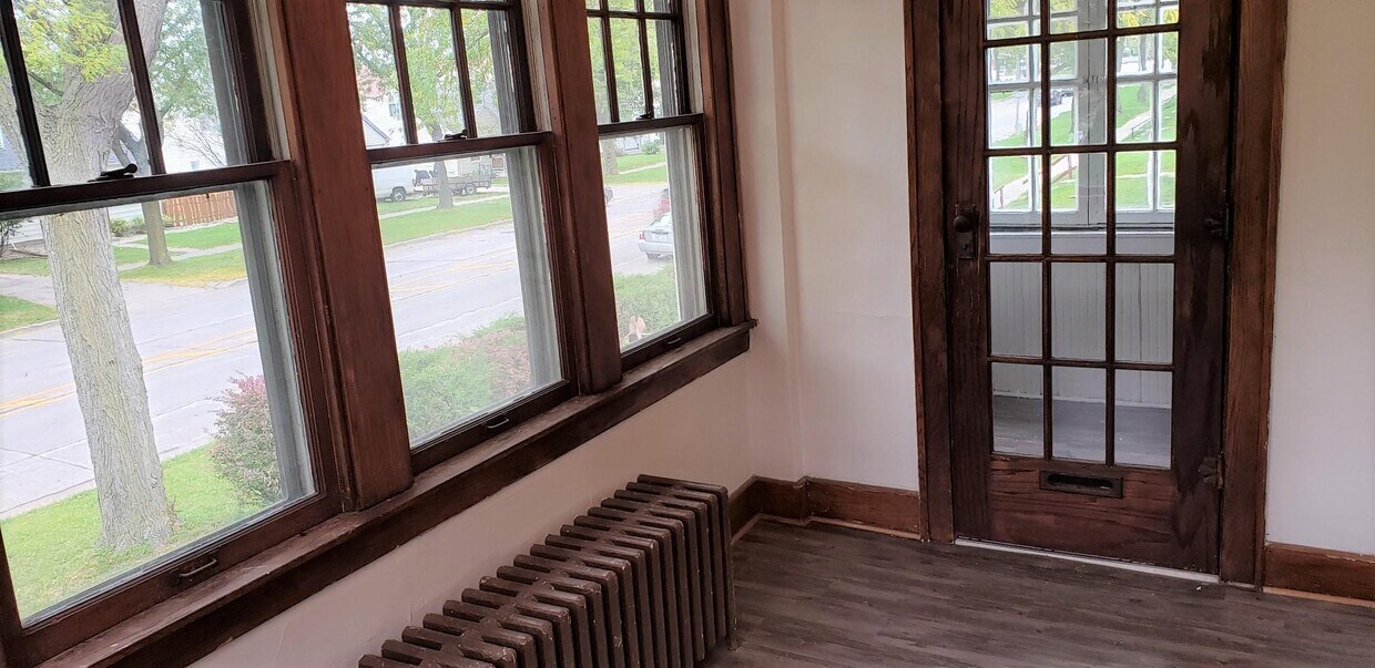 1827 E Oklahoma Ave, Milwaukee, WI 53207 Townhome Rentals in