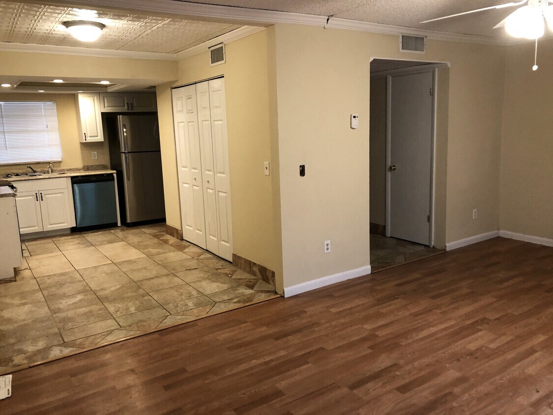 Foto principal - 5130 Tennis Ct Cir