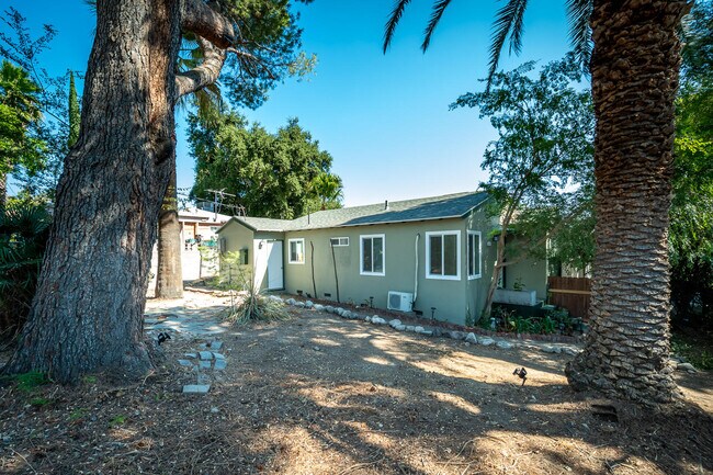 Building Photo - 10152 Haines Canyon Ave