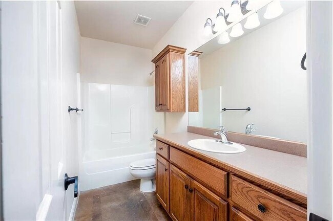 Foto del edificio - 1834 W Creekmore Dr