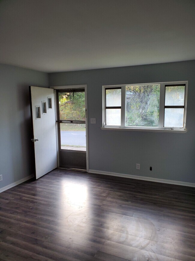 Building Photo - 2535 Pelton Ave