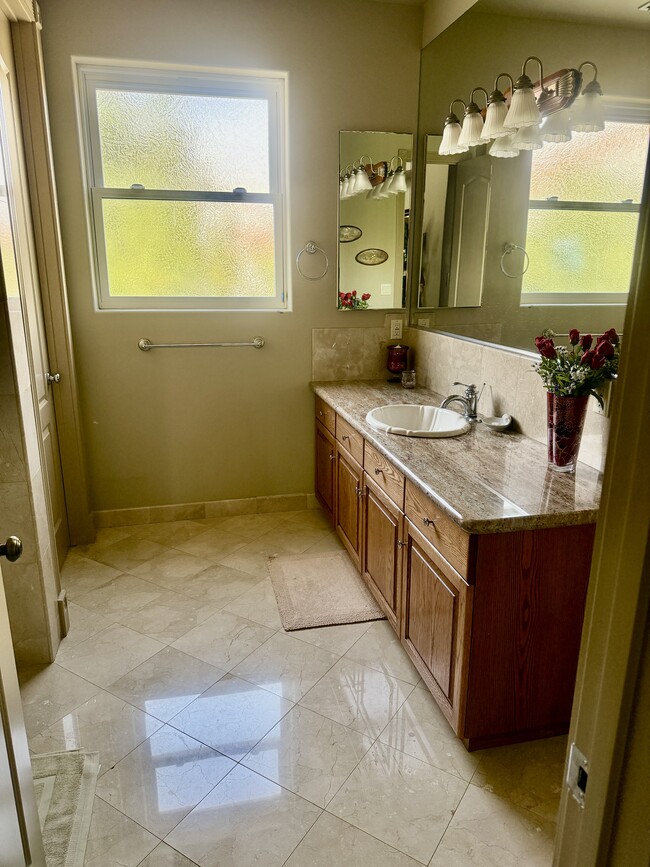 Building Photo - 22110 Rolling Ridge Dr