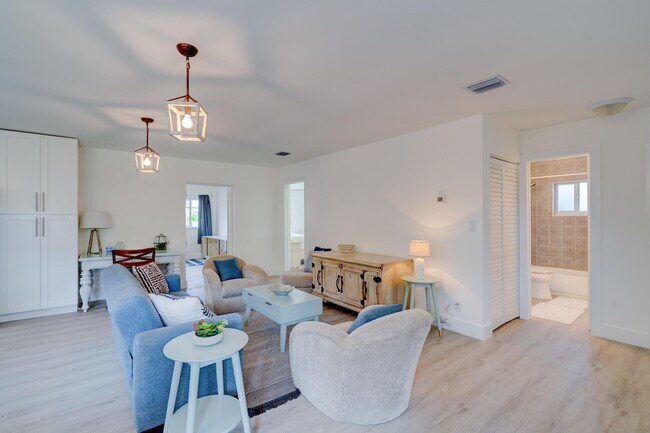 Foto del edificio - 1036 Coral Dr